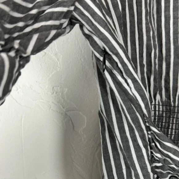 WHBM White House Black Market Blouse Top Popover Knit Seersucker Striped‎ Cotton - Picture 4 of 7